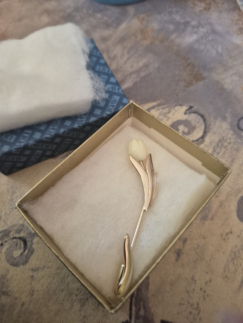 Elegant Cream Tulip Brooch Pin -  With VARIOUS rings, Brooches,& Rings